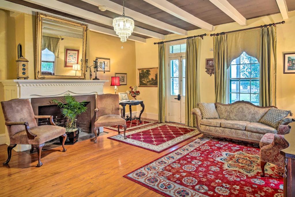 New Roads House | Vintage Louisiana Vacation Rental Home