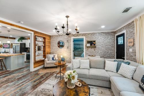 Long Mott House | Walk to Boat Ramp: Newly Remodeled Seadrift Home!