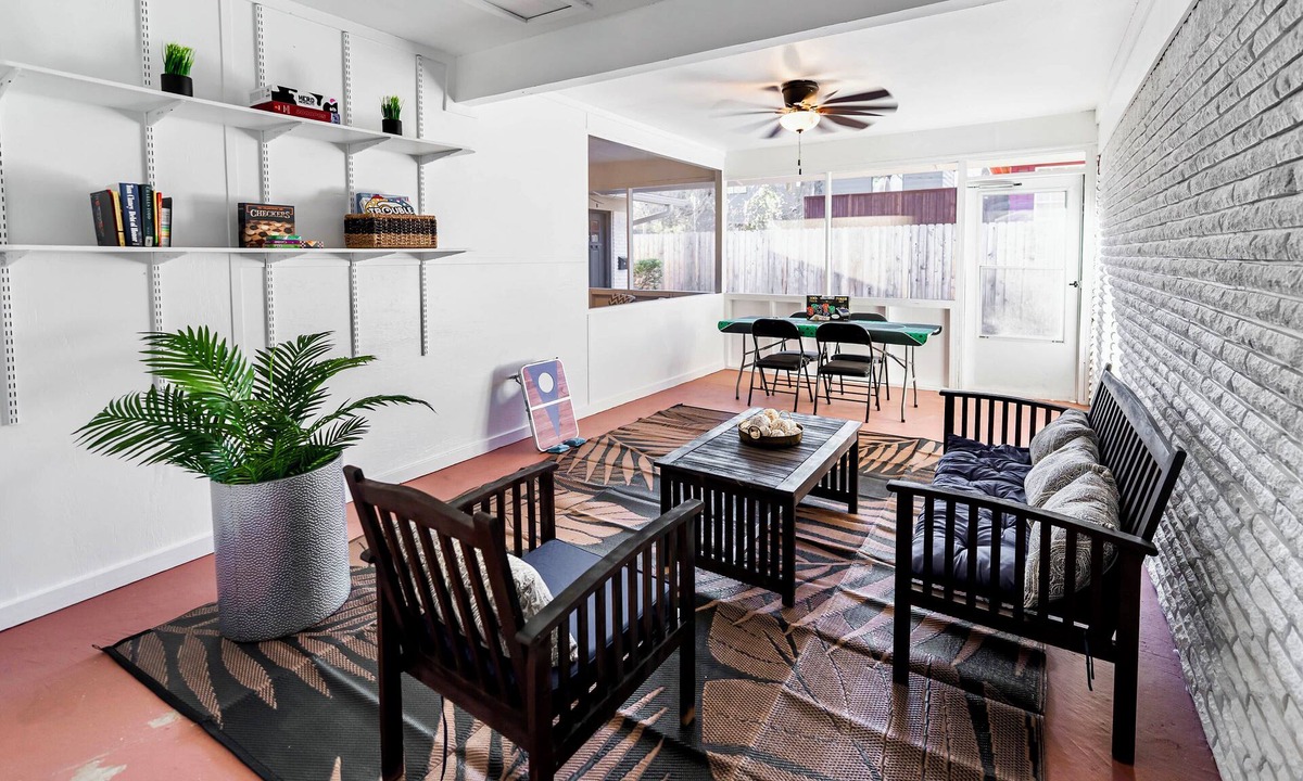 Hancock Apartment | Walk to Campus: Creekside Austin Duplex!