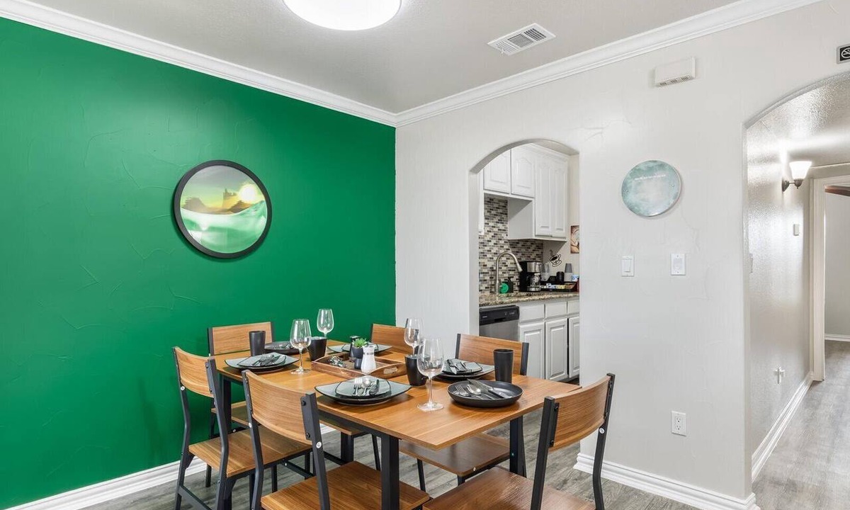 Arlington Apartment | Walk to World Cup Games! Walk to AT&T & Globe Life + Small Yard