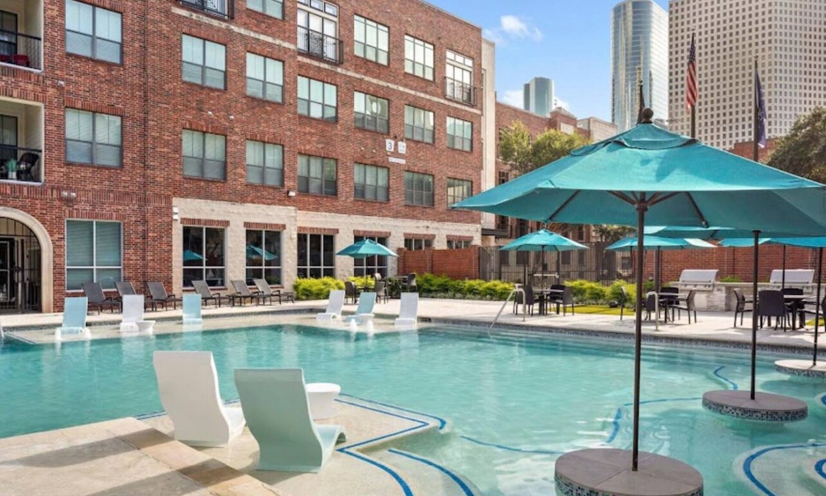 Montrose Apartment | Walkable Houston Midtown Cozy 1BR- Balcony + 3 Pools + Clubhouse & Game-room