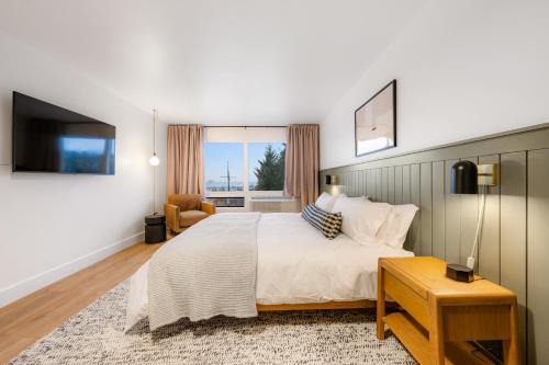 Juneau Apartment | Walkable luxe studio with view 7