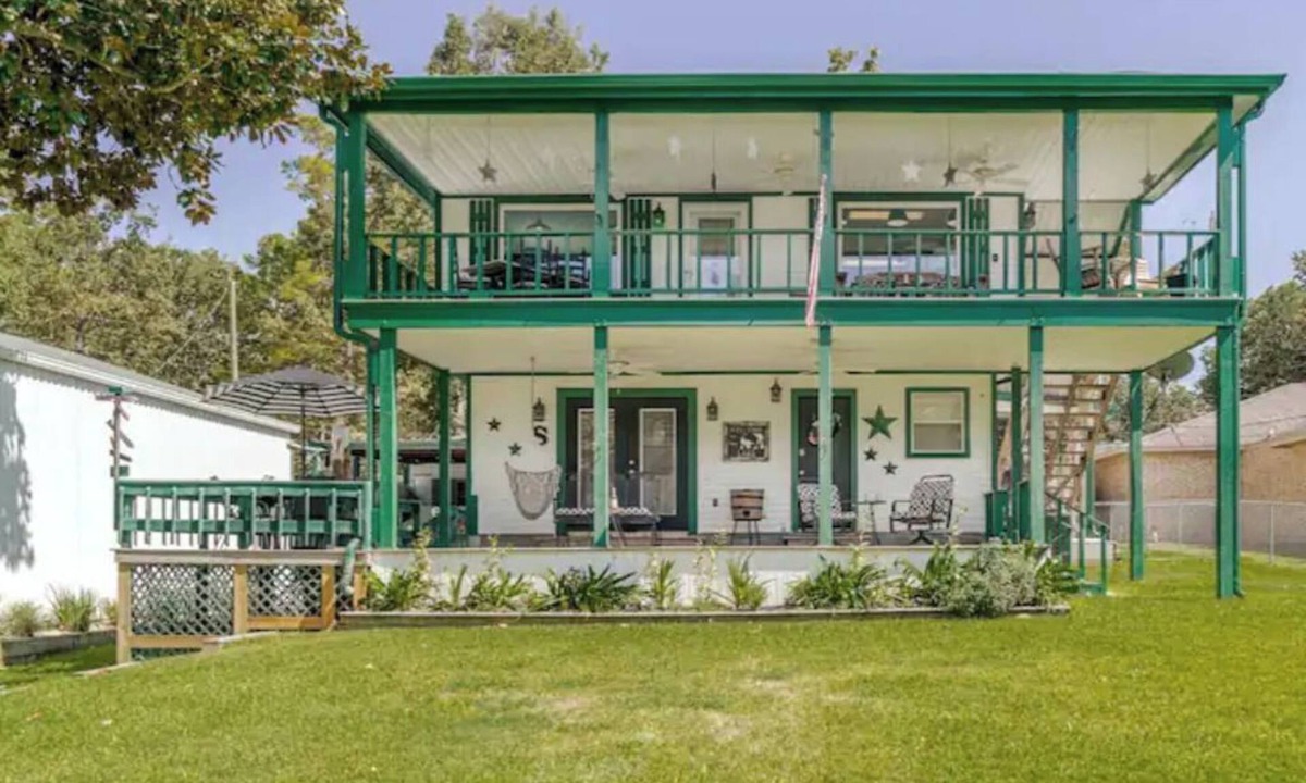 Blanchard House | Waterfront 5BR + Hot Tub + Fire Pit with Awesome Building for Family Fun!