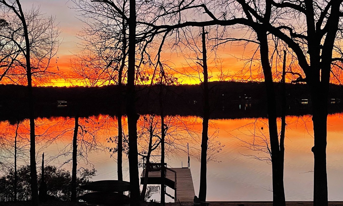 Hawkins House | Waterfront - Enjoy The Sunset Lodge Lake House with kayaks, dock, swimming
