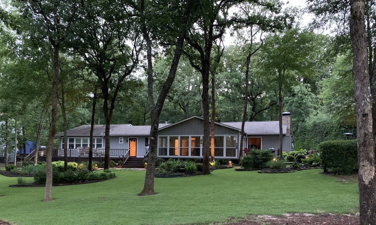 Holly Lake Ranch House | Waterfront, golf course home with resort amenities, 3 bedroom, 3 bath, sleeps 8.