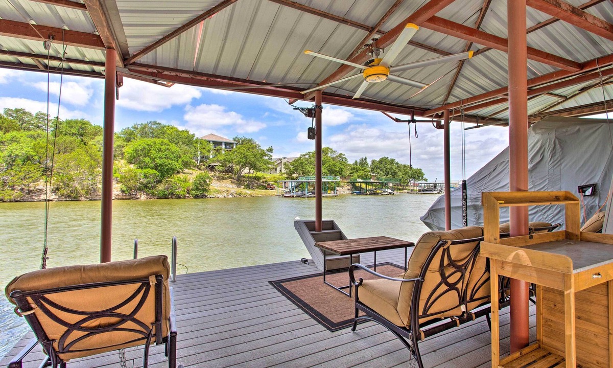 Granbury Cottage | Waterfront Home w/Boat Dock on Lake Granbury!