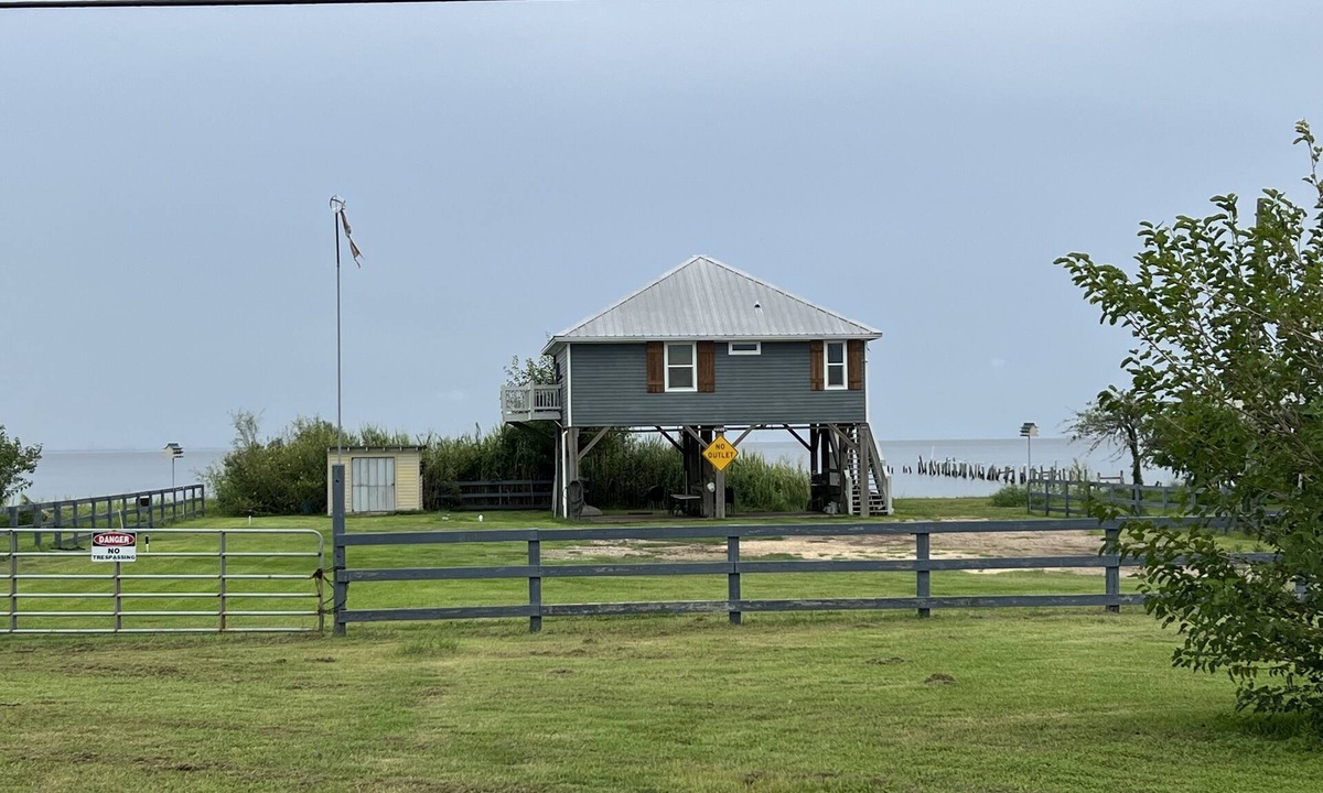Lakeview  Jefferson County Cottage | Waterfront! Private Pier! Reel Relaxing, Real Fun On Sabine Lake