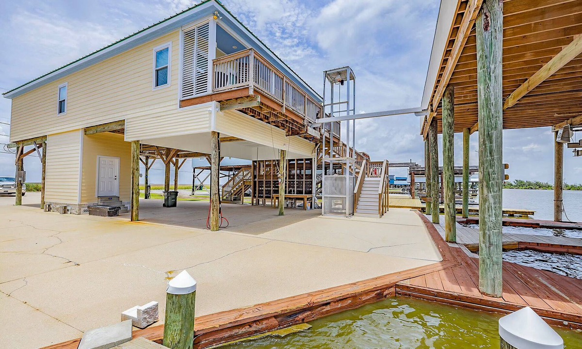 Chauvin Cabin | Waterfront Retreat w/Dock, Deck, & Ice Machine – Fish & Relax!