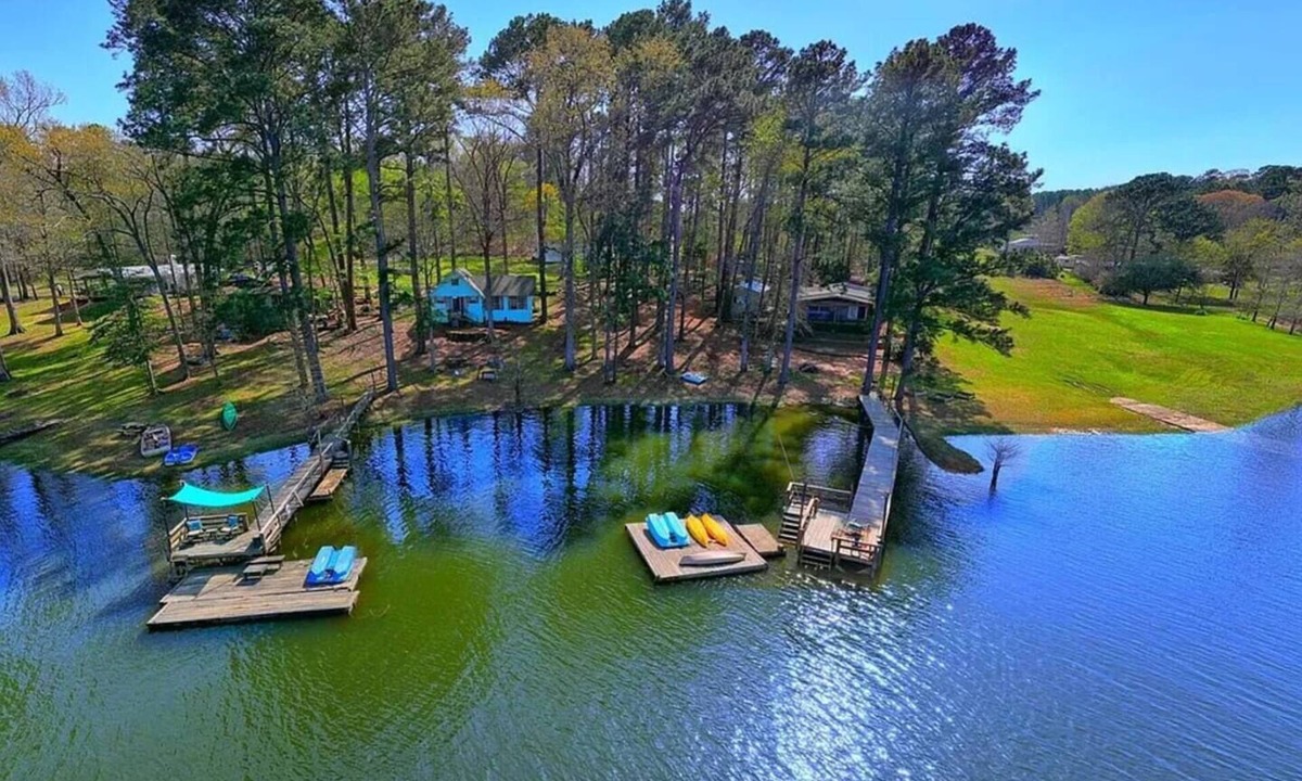 Negreet House | WATERFRONT with private dock ,boat ramp, paddle boats and Kayaks!