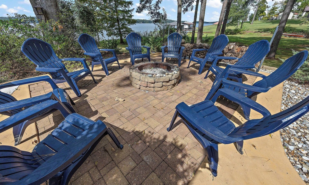Nacogdoches House | Welcome to Lake Daze, your ultimate lakefront getaway on Lake Nacogdoches!