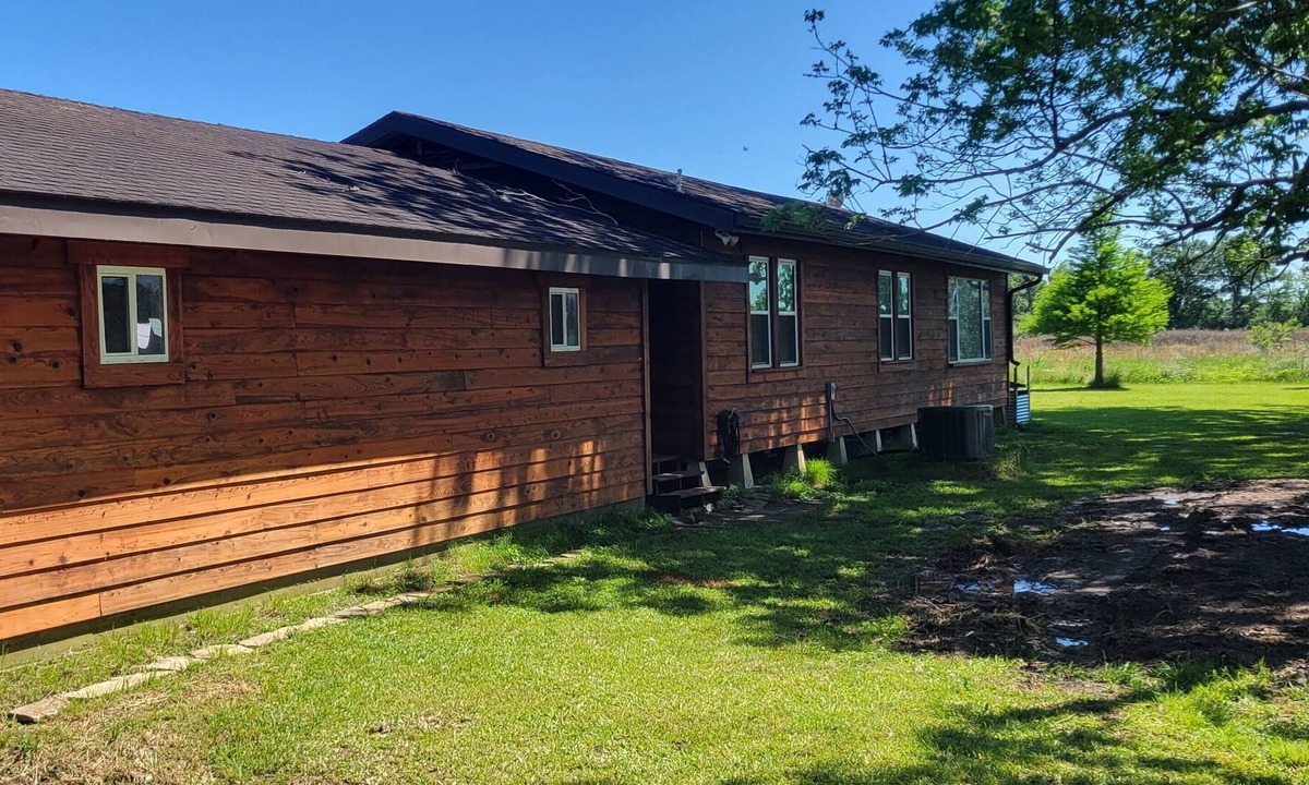 Carencro Other | Welcome to our cozy and secluded location on a picturesque blueberry farm.