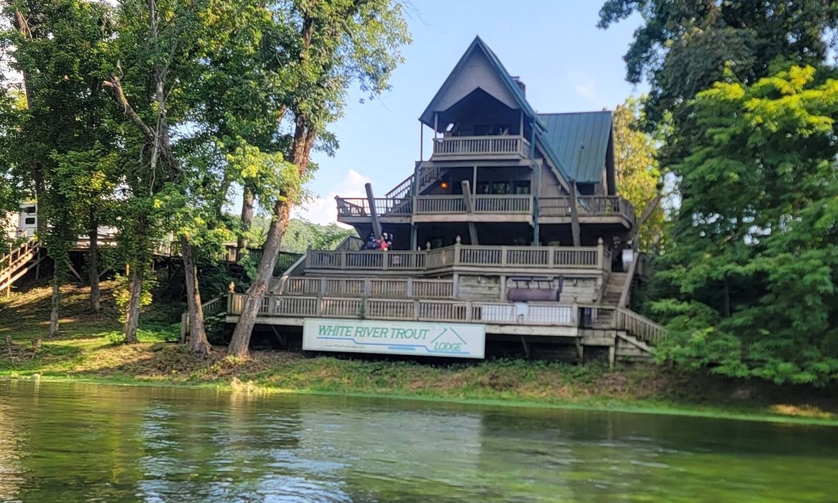 Cotter Cabin | White River Trout Lodge 5-Bedrooms 3-Bathrooms 3-Kitchens 3-Living Rooms
