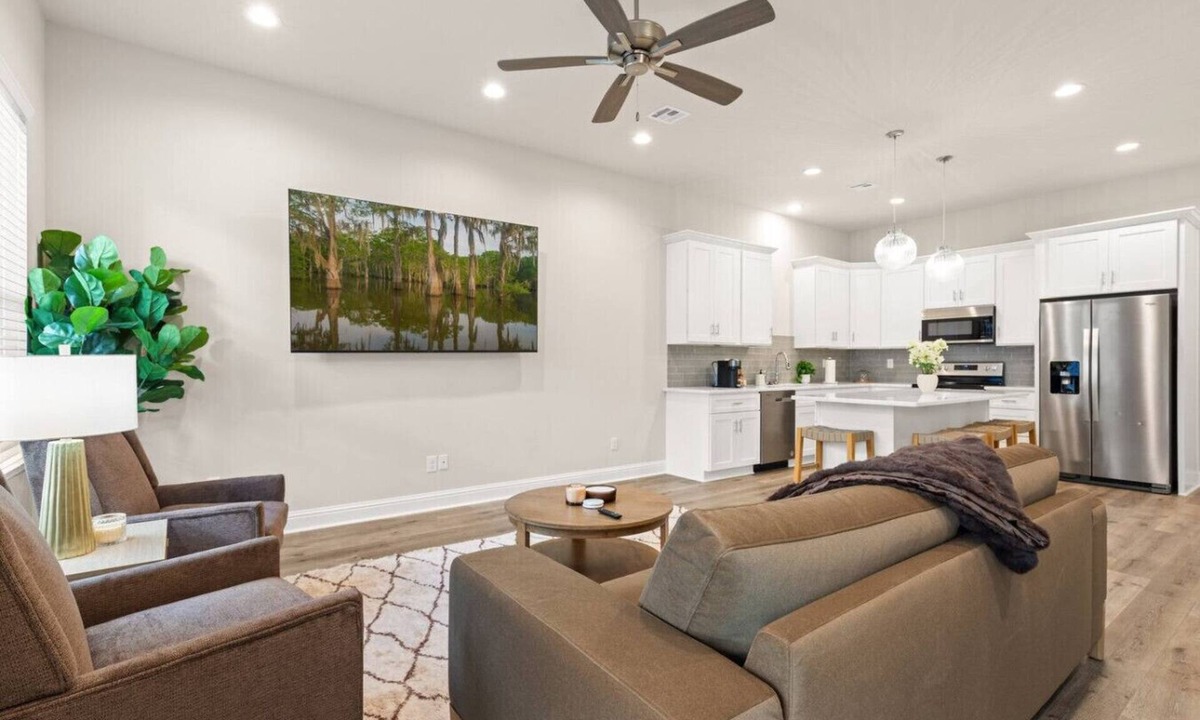 Youngsville House | Willow House KING Garage Sports Complex WiFi