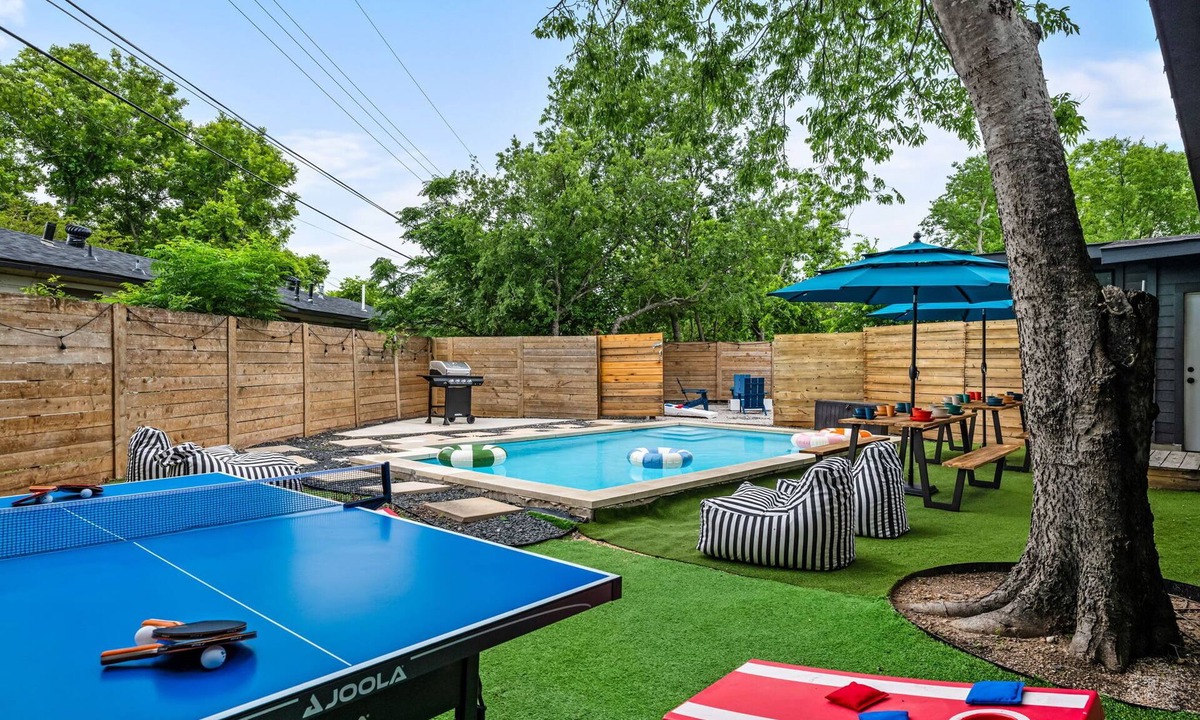 MLK House | Wonderland · Sleeps 24, Pool, Hot Tub, Soccer, etc