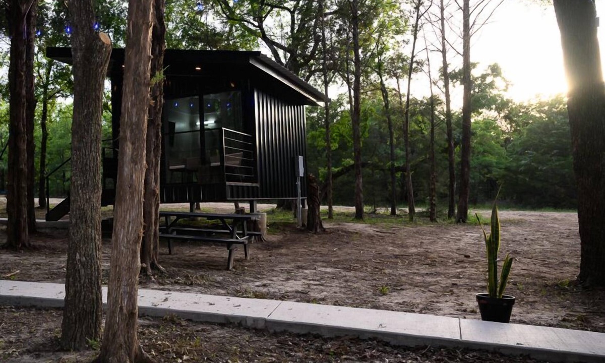 Alvord Cabin | Wooded Retreat w/Pond View near LBJ Grasslands - 4 Cabins/Sleeps 8