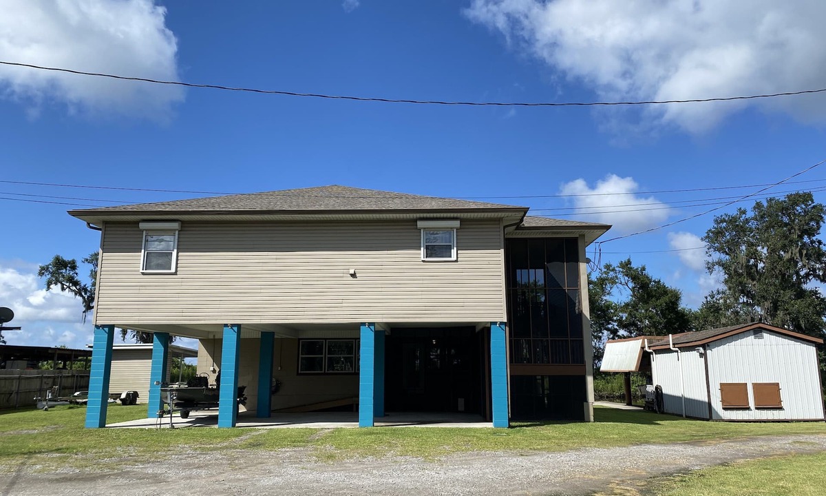 Pointe A La Hache House | Woodpark Retreat - Beautiful Fishing Camp on the Water in Myrtle Grove.