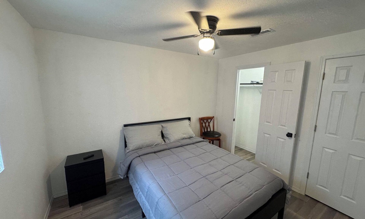 Smith County Cabin | woody pines 2-bedroom cabin in amazing Tyier with cool AC breeze