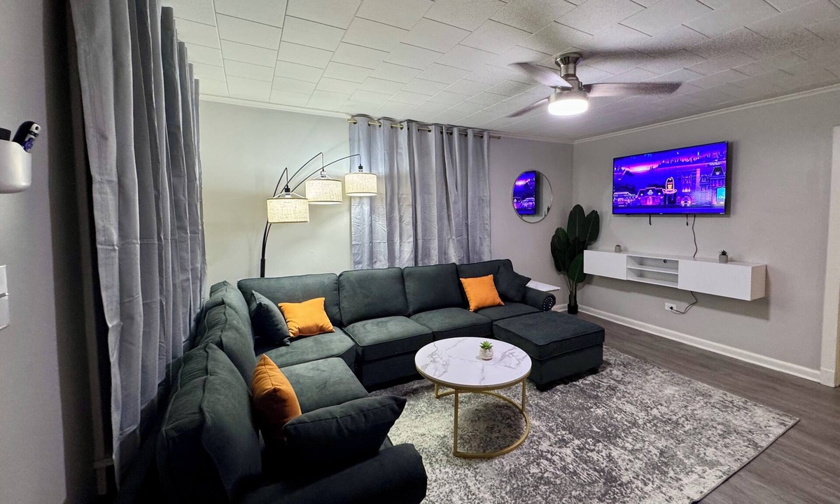 New Iberia House | Worker's or family bungalow/all new furniture and appliances/quiet area
