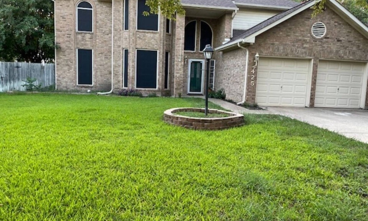 Grand Prairie House | Your Home Away from Home: Spacious Group Getaway