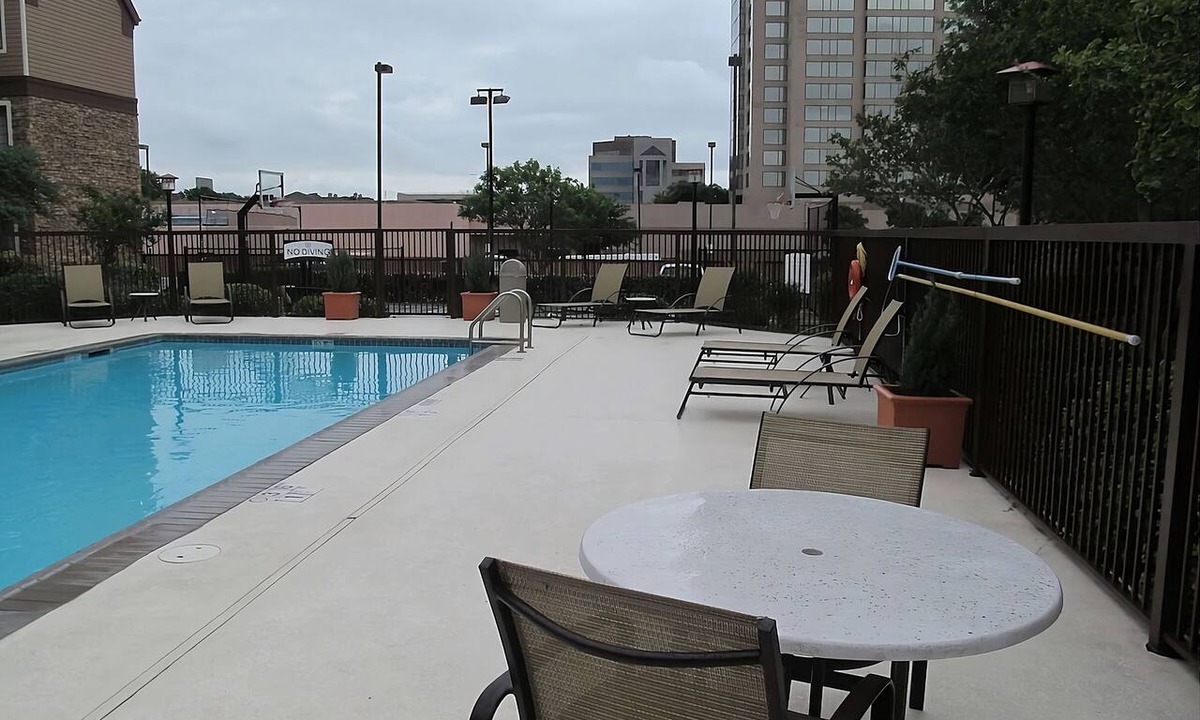 Vance Jackson Hotel | Your Home in San Antonio's Center | Kitchen | Pool | Free Breakfast