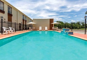 2-Star Hotel ∙ Days Inn by Wyndham Rayne