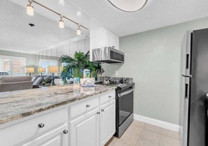 313- Coastal Cool Beachfront Condo with stunning ocean views! in Destin