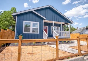Beautiful Fenced 3BR 2BA Near Exciting Downtown