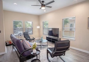 Beautiful Fenced 3BR 2BA Near Exciting Downtown