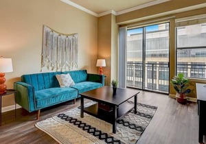 Frontdesk | Spacious 1 BR Apt near Downtown