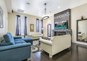 Luxury 4BR Penthouse in Downtown by Hosteeva