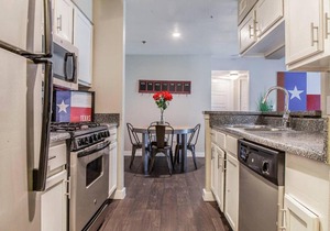 Modern Riverside Getaway + Parking