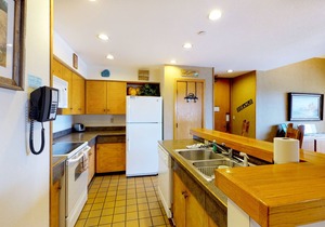 Mountain dream with ski-In/ski-Out Access, WiFi, hot tub, & pool in Durango
