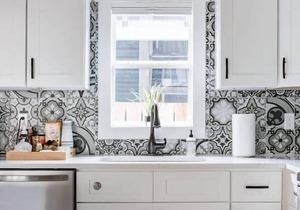 Stay on a Restored 1920 Residence mins to Riverwalk