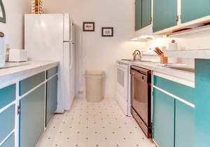 Tranquil Retreat with Shared Pool, Hot Tub, and Private Deck - Close to Skiing in Stowe