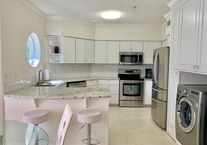 VILLA 2109 - Spacious & Remodeled 1 Bedroom - 1 1/2 Bath (2 King Beds)