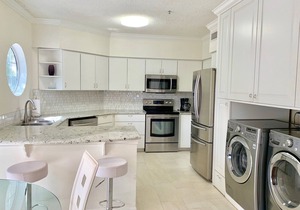 VILLA 2109 - Spacious & Remodeled 1 Bedroom - 1 1/2 Bath (2 King Beds)