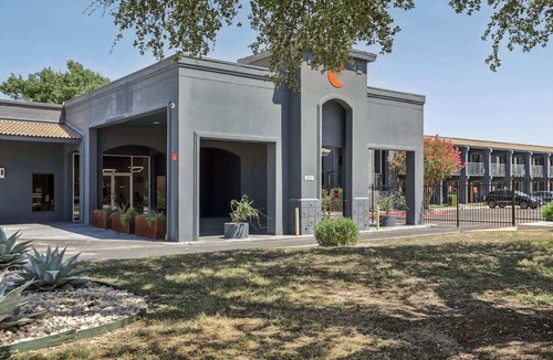 St. Johns Apartment | [05] ATX Studio: 1 Queen, Dog Park, Laundry Access