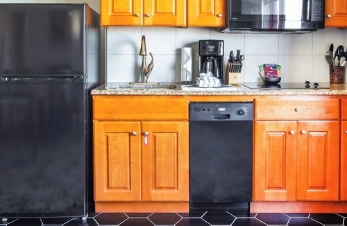 Faubourg Lafayette Hotel | 1 BD, Sleeps 4, Wyndham Avenue Plaza! Walk to Superdome!