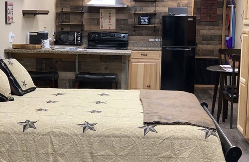 Hemphill Apartment | 1 bed/1bath Apartment in Downtown Hemphill