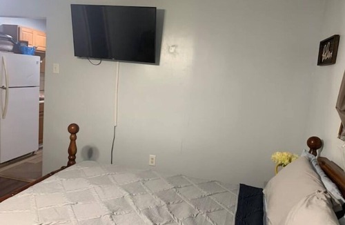 Westlake House | 1 bedroom house- personal driveway/yardn