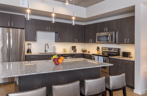 North Side Resort | 1 Bedroom in the heart of Austin Amazing Rooftop Pool!