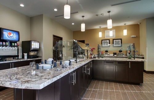 The Colony Condo | 1 Bedroom | Outdoor Pool, Free Wi-Fi & Breakfast