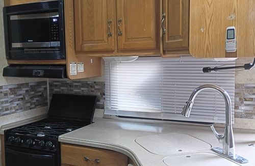 Pledger House | 1-bedroom recreational vehicle in tranquil Guy, Texas on a beautiful horse farm.