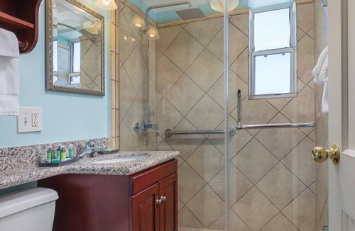 Faubourg Lafayette Resort | 1 bedroom - sleeps 4 for Jazz Fest 2026