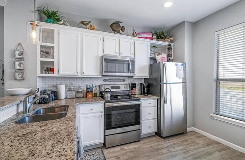 Corpus Christi Condo | 1 Block To The Beach-1st Floor Unit-Taylor Made Get A Way