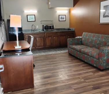 Baton Rouge Apartment | 1 King Bed 1 Bath Apt with Full Kitchen 119