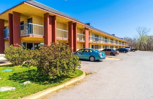 Chickasha Apartment | 1 King Bed & 2 Full Bed