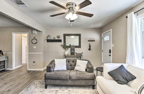 Central Arlington House | 1 Mi to AT&T Stadium: Downtown Arlington Home