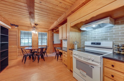 Duson Cabin | < 1 Mi to Casinos: Countryside Louisiana Getaway!