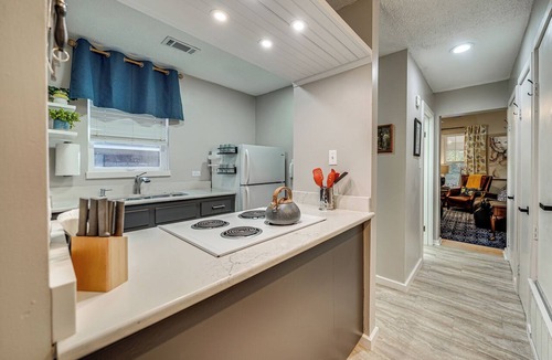 Texarkana Apartment | < 1 Mi to Dtwn Texarkana: Couple's Retreat w/Yard